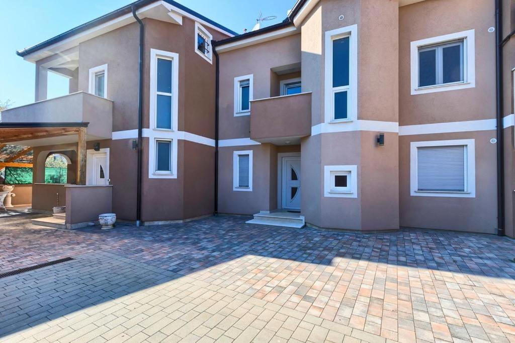 Lovely Fazana Apartments 400M From The Sea Bagian luar foto