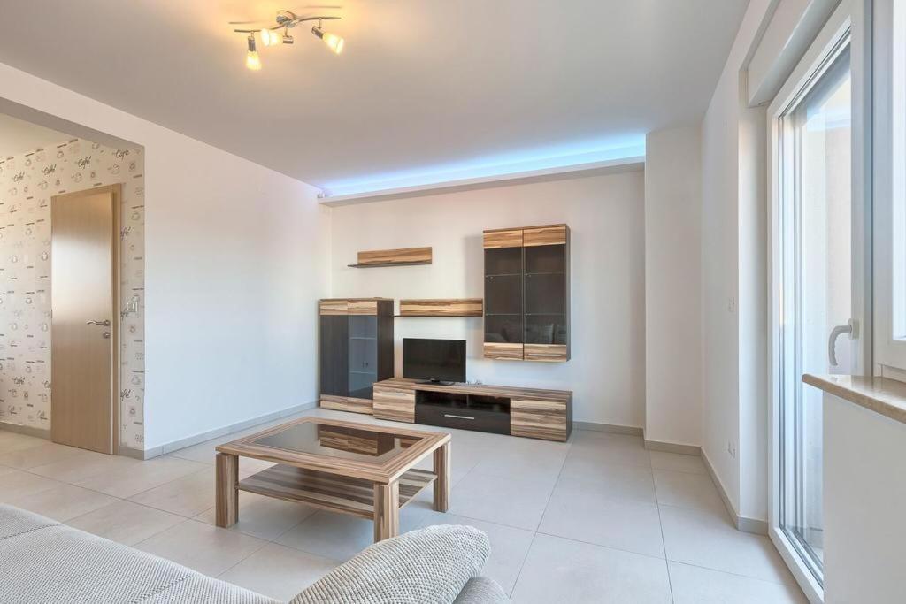 Lovely Fazana Apartments 400M From The Sea Bagian luar foto